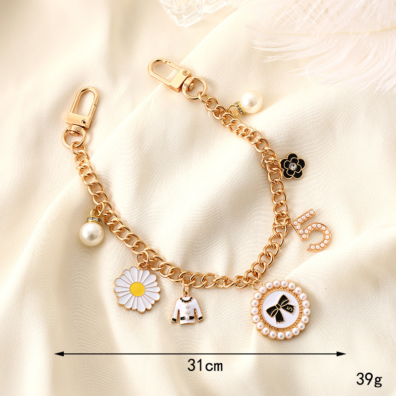 Yilian's new small fragrance hand-held chain, phone case, keychain, rope, wrist style bag, hanging chain to prevent loss
