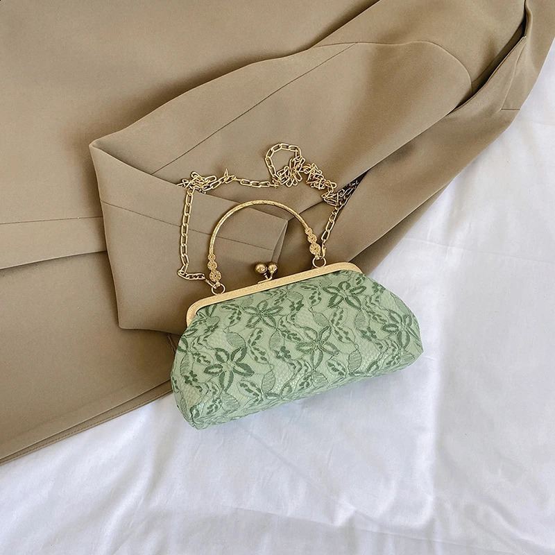 Fashion handheld female pearl bag 2024 Internet celebrity chain bag dinner bag Western style one shoulder diagonal Cr 240904