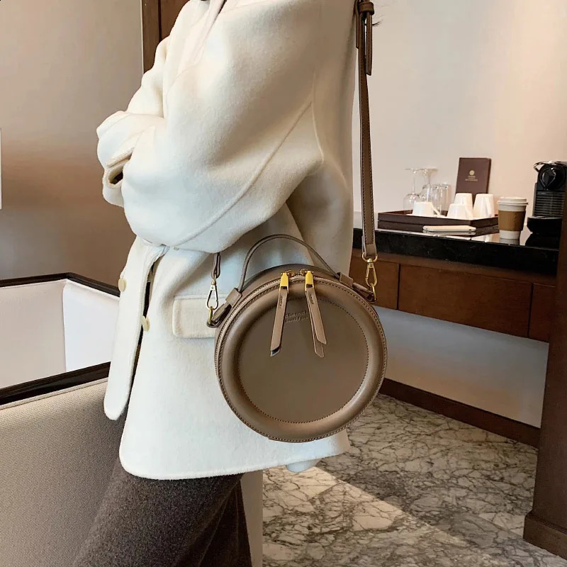 Solid color Crossbody Bag For Women Round Small Handbag Fashion Bags Leather Shoulder Female Zipper Purses 240906