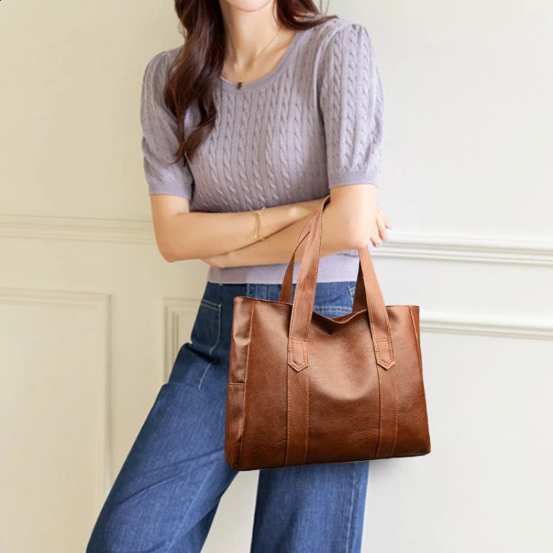 Light Minimalist Large Capacity Womens Bag 2024 Soft Leather Material Solid Color Shoulder Commuting Handbag 240906