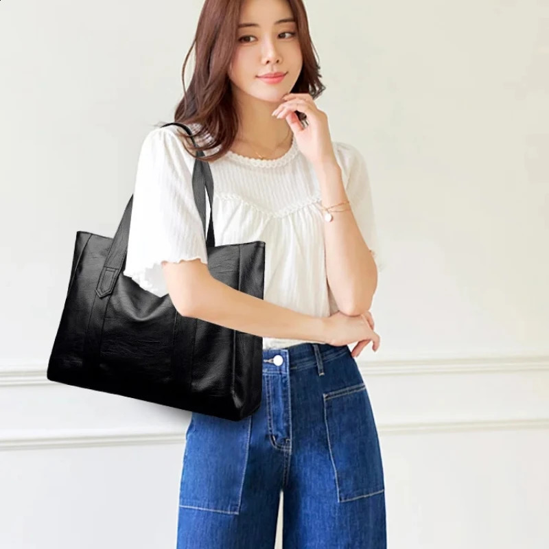Light Minimalist Large Capacity Womens Bag 2024 Soft Leather Material Solid Color Shoulder Commuting Handbag 240906