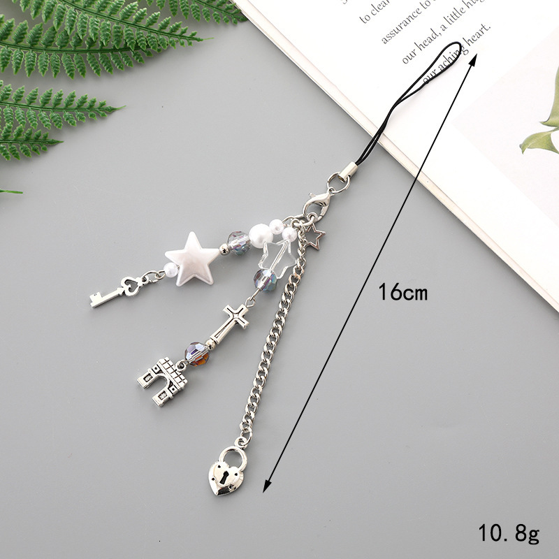Creative new heart-shaped bead pendant phone case keychain handmade metal chain hanging decoration small gift