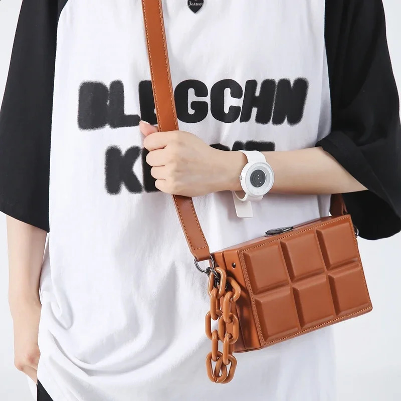 2024 selling Fashionable Trendy Crossbody Bag Light Single Shoulder Casual Versatile Couples 240906