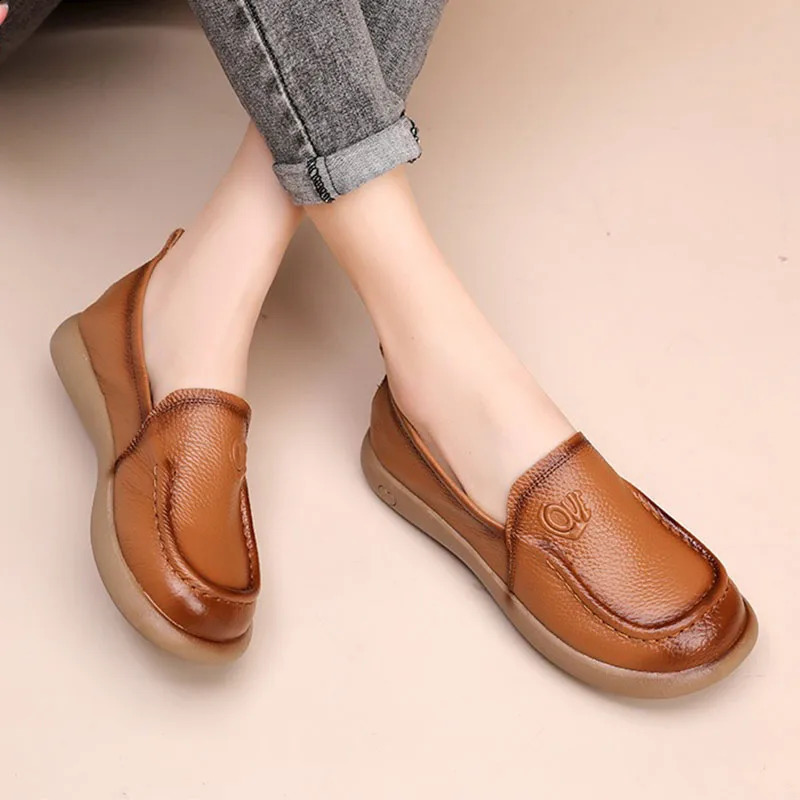 Womens casual shoes comfortable round sole soft flat bottom womens work shoes retro brown leather thin shoes daily sliding casual shoes 240904
