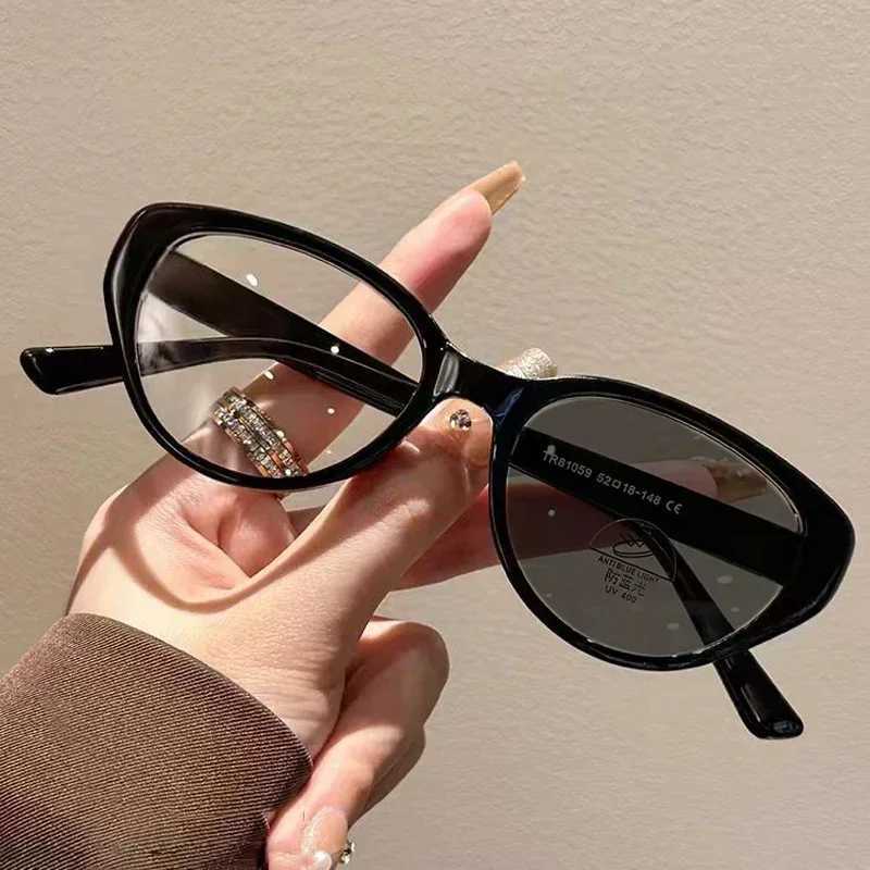 Luxury Cat Eye Photochromic Myopia Glasses Retro Oval Frame Color Change Minimal Diode Glasses Ultralight Myopia Glasses W240906