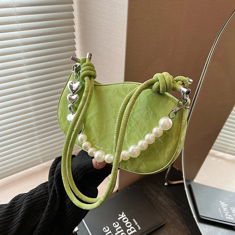 Niche Small Bag Womens 2024 Spring Trend Versatile Small Square Bag Fashion Pearl Wave Shoulder Support Handbag 240904