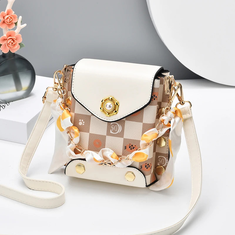 Mini stud decorative cross body bag womens plain cross body bag artificial pearl handle flip wallet 240904