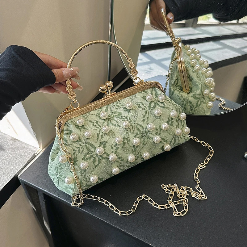 Fashion handheld female pearl bag 2024 Internet celebrity chain bag dinner bag Western style one shoulder diagonal Cr 240904