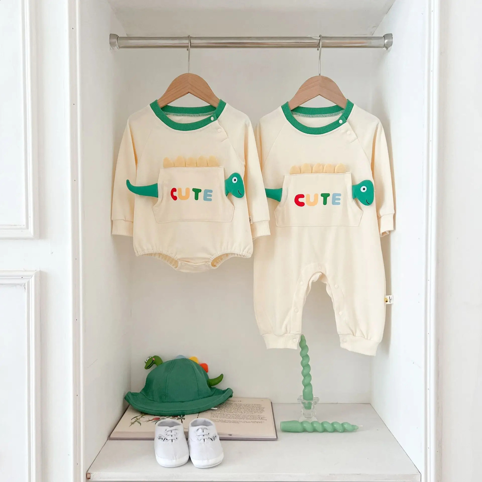 Autumn Baby Boys Rompers Solid Cotton Loose Cartoon Dinosaurs Pocket Infant Boys Jumpsuit Long Sleeve Toddler Boys Outfits 240902
