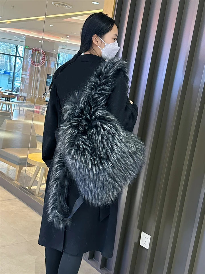 Womens artificial fur backpack Kawaii wool fabric school bag Y2k Korean travel girl fluffy cute plush winter 240906