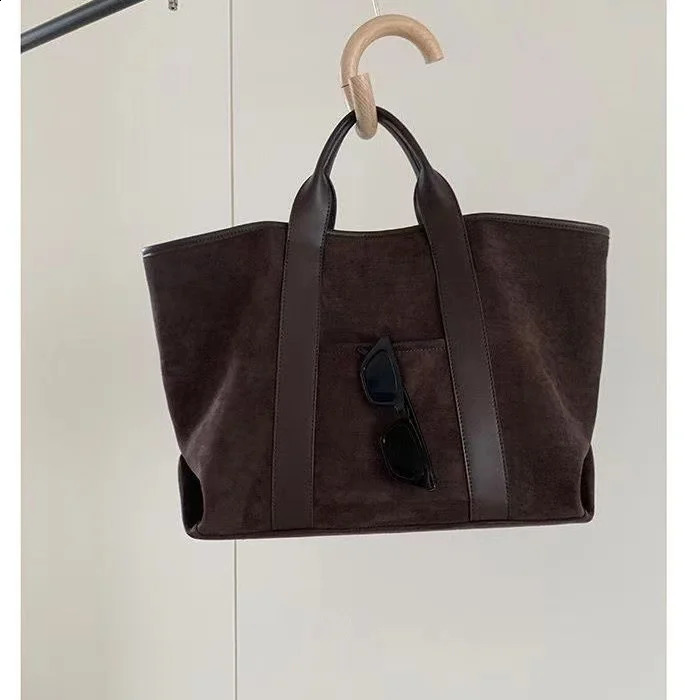 Korean style womens handbag large capacity womens commuting bag retro suede shopping street handbag fashionable bag 240903