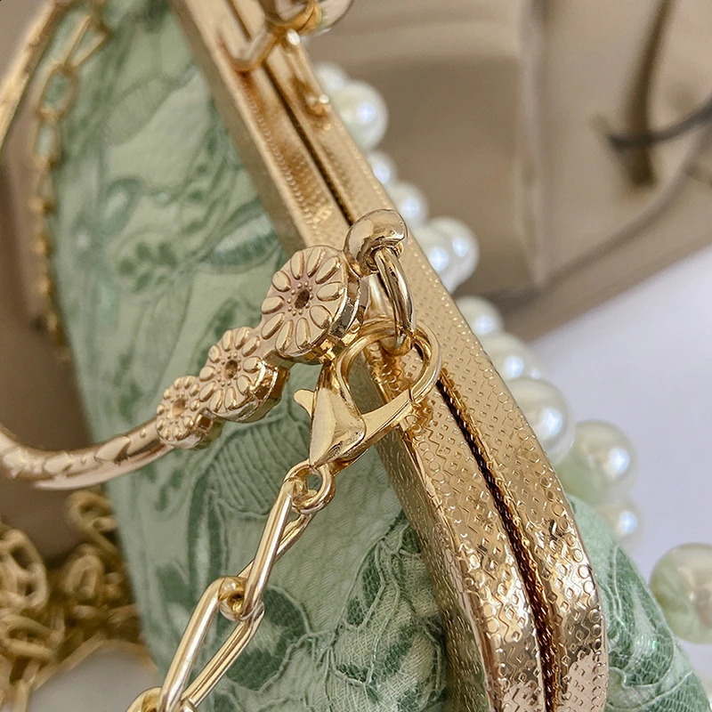 Fashion handheld female pearl bag 2024 Internet celebrity chain bag dinner bag Western style one shoulder diagonal Cr 240904