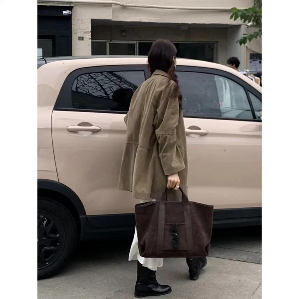 Korean style womens handbag large capacity womens commuting bag retro suede shopping street handbag fashionable bag 240903