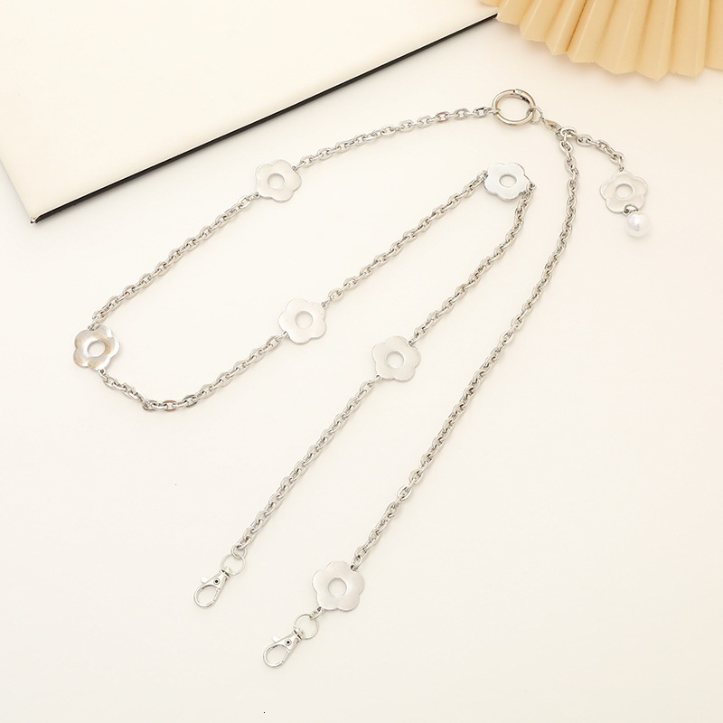 Plum blossom crossbody metal chain, flower shaped rope, mobile phone case decoration pendant, high-end backable hanging chain