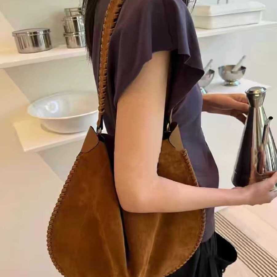 Small niche design frosted suede woven saddle shoulder bag autumn and winter large capacity shoulder bag for women 240915