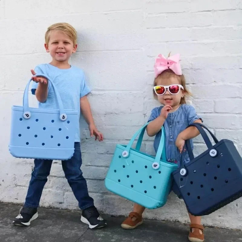 Fashion Boggs beach bag childrens summer EVA basket cute hole waterproof handbag outdoor picnic mini solid color jelly 240906 w250417