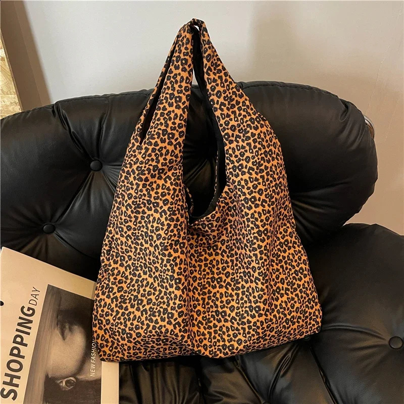 Portable Folding Shopping Bag Fashion Edition Panther Pattern Underwear Shoulder Bag Large Capacity Handbag 240903