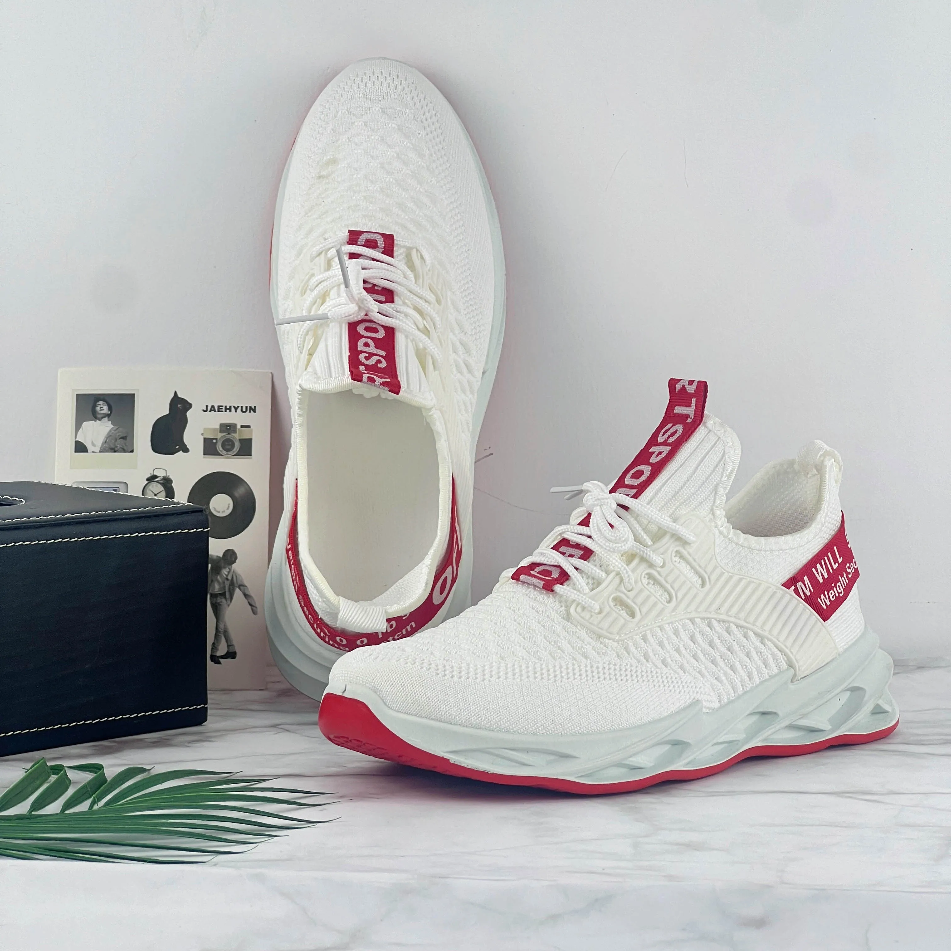 Casual Men Breathable Trainers New Sports Sneakers Mesh Surface Shoes zhanyishengli