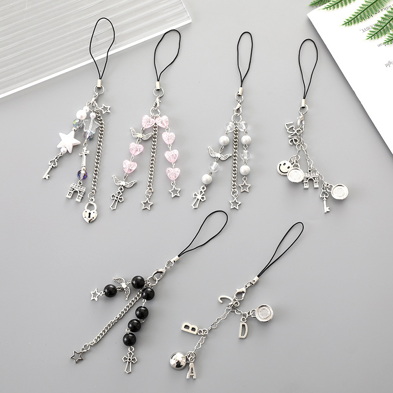 Creative new heart-shaped bead pendant phone case keychain handmade metal chain hanging decoration small gift