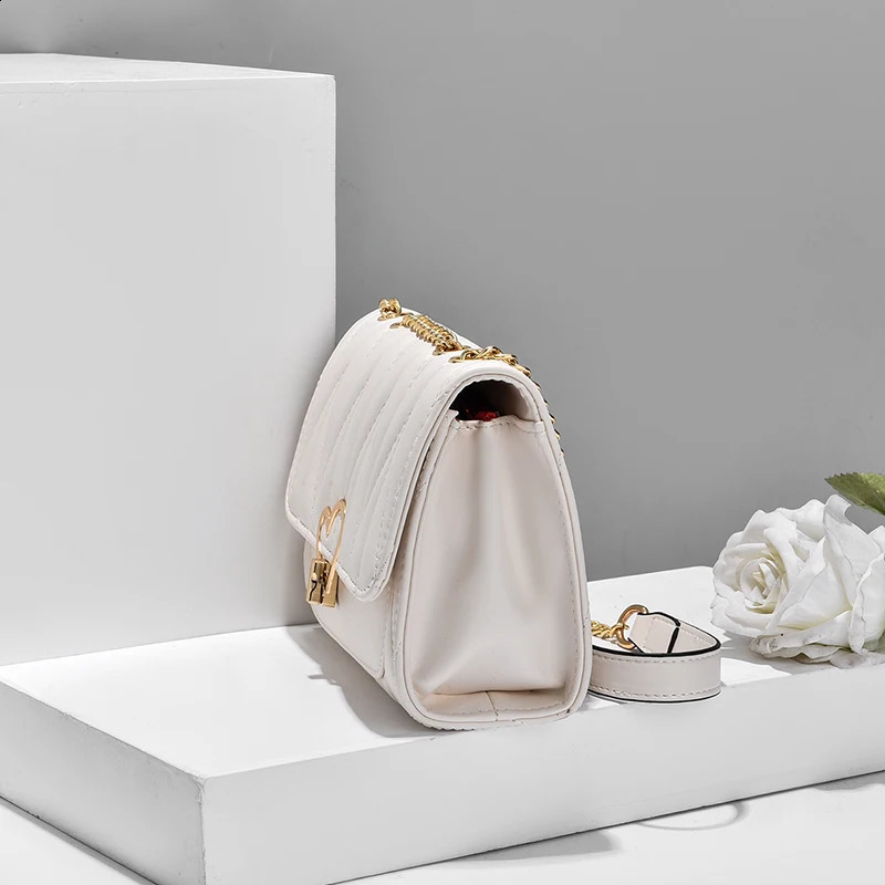 Womens Fashion Peach Heart Full Match Messenger Bag Solid Color Womens Square Fashion Shoulder Chain Flip Bag 240904