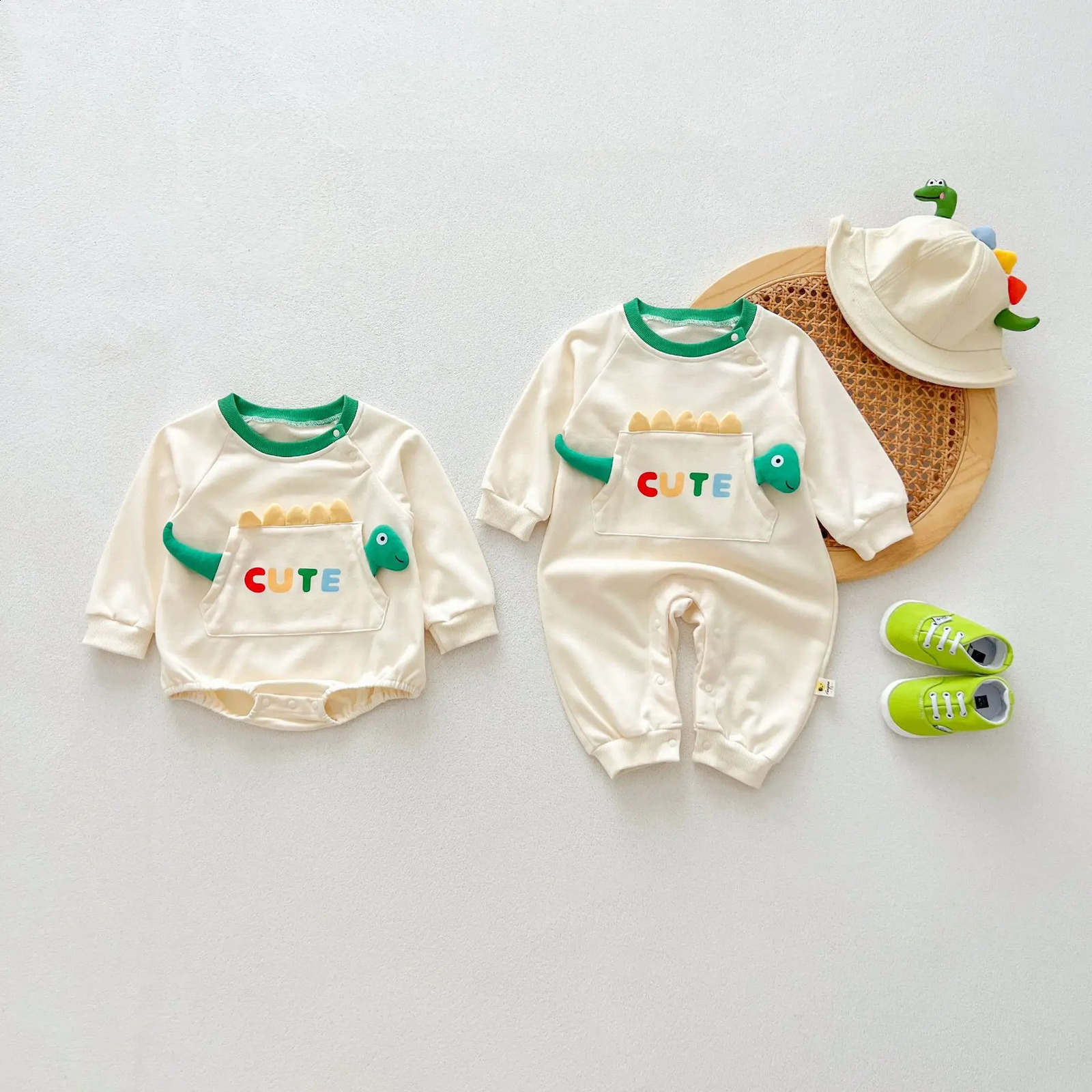 Autumn Baby Boys Rompers Solid Cotton Loose Cartoon Dinosaurs Pocket Infant Boys Jumpsuit Long Sleeve Toddler Boys Outfits 240902