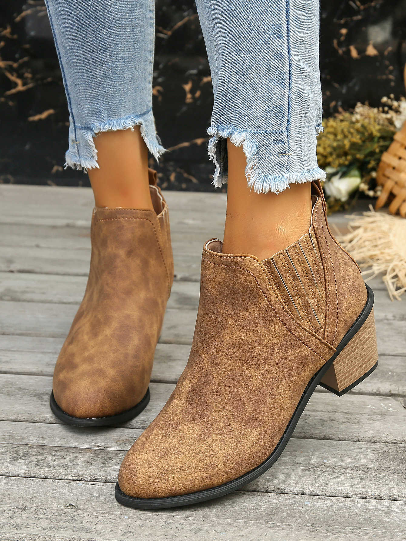 Large Pointed Thick Heel Martin Boots For Women One Step Fashion Boots Low Heel Short Boots 240826