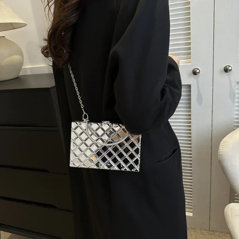 Zipper PU Casual Shoulder Bags Chains on Sale 2024 Fashion Solid Sewing Thread Handbag Hasp Small Square Bag 240906