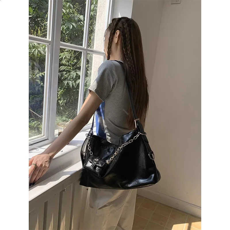 2000s vintage womens handbag handbag womens shoulder handbag womens top handle Y2k bag fashion Chic 240903