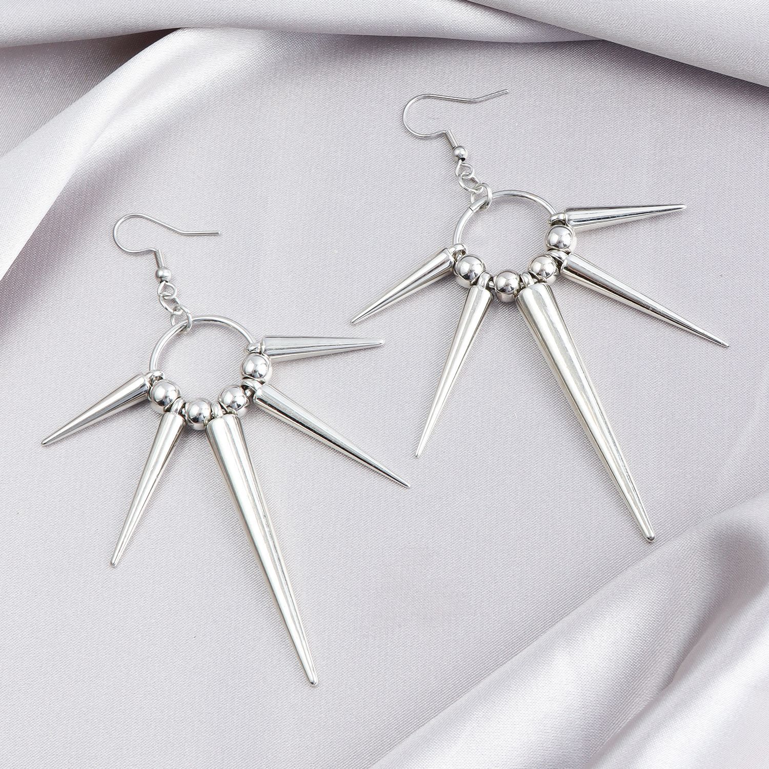 Personalized Punk Thorn Earrings Silver Plated Stainless Steel Piercing Beads Rivets Long Drop Dangle Earring Party Birthday Gifts Jewelry