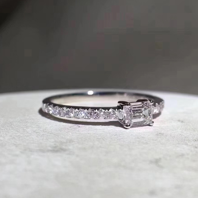 Simple Fashion Jewelry Sweet Cute Ladies Party Elegant Wedding Rings Sterling Sier Emerald Cut Lab Moissanite Dia Eternity Engagement Band Ring Gift