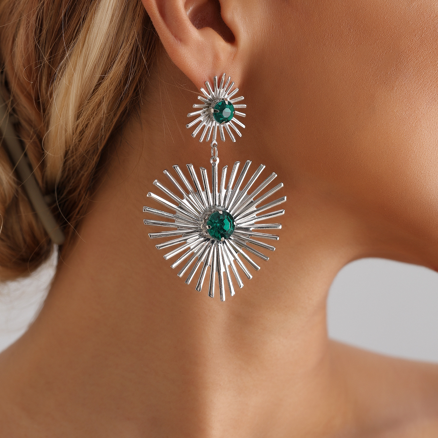 Green Emerald Sunflower Vintage Dangle Earrings For Women Gold Plated Silver Color Stainless Steel Heart Drop Earring Jewelry Luxury Exaggerated Party