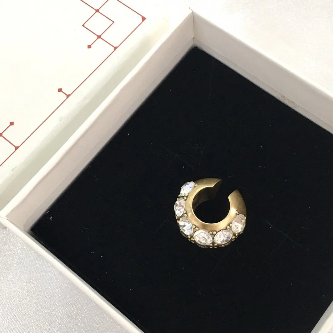 Full CZ stone earrings suitable for women simple daily earrings ious Gothic jewelry punk cool 240906