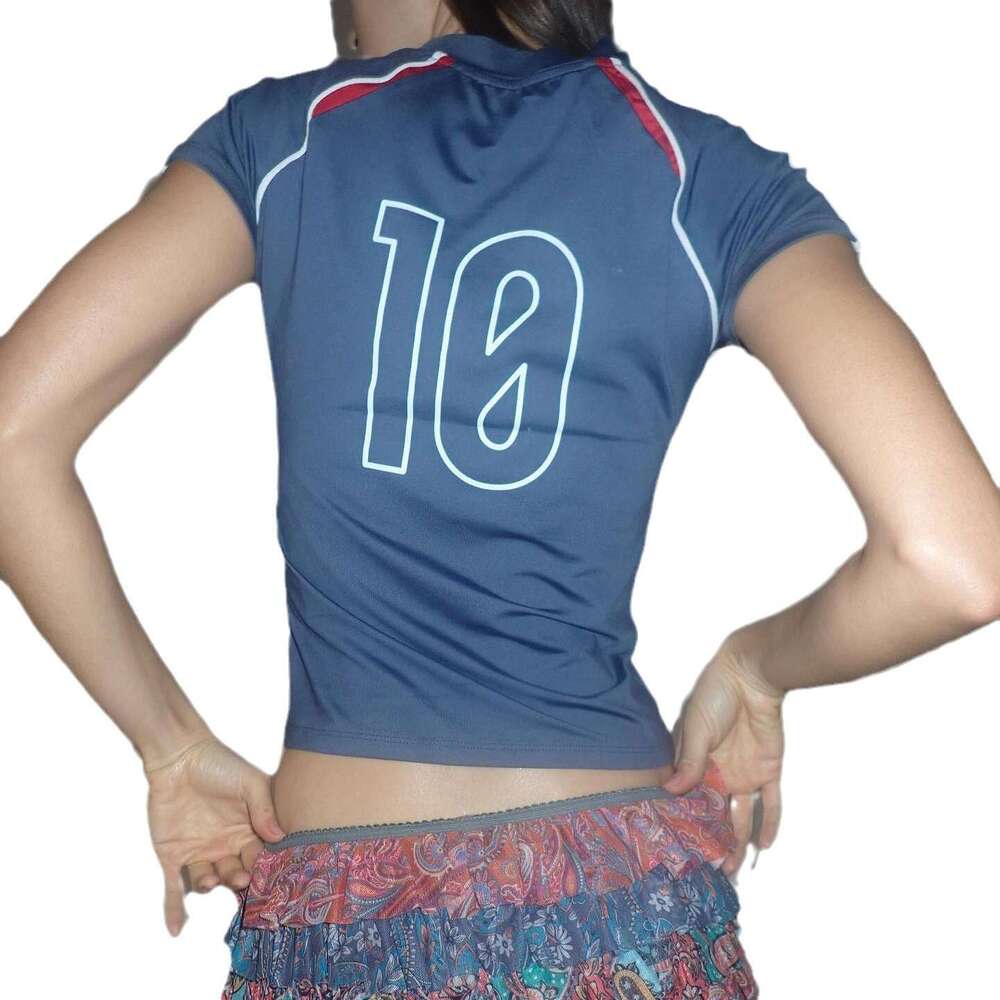 V-neck slim fit and slimming heart hot stamping 2024 summer motorcycle style striped contrasting short sleeved T-shirt for women