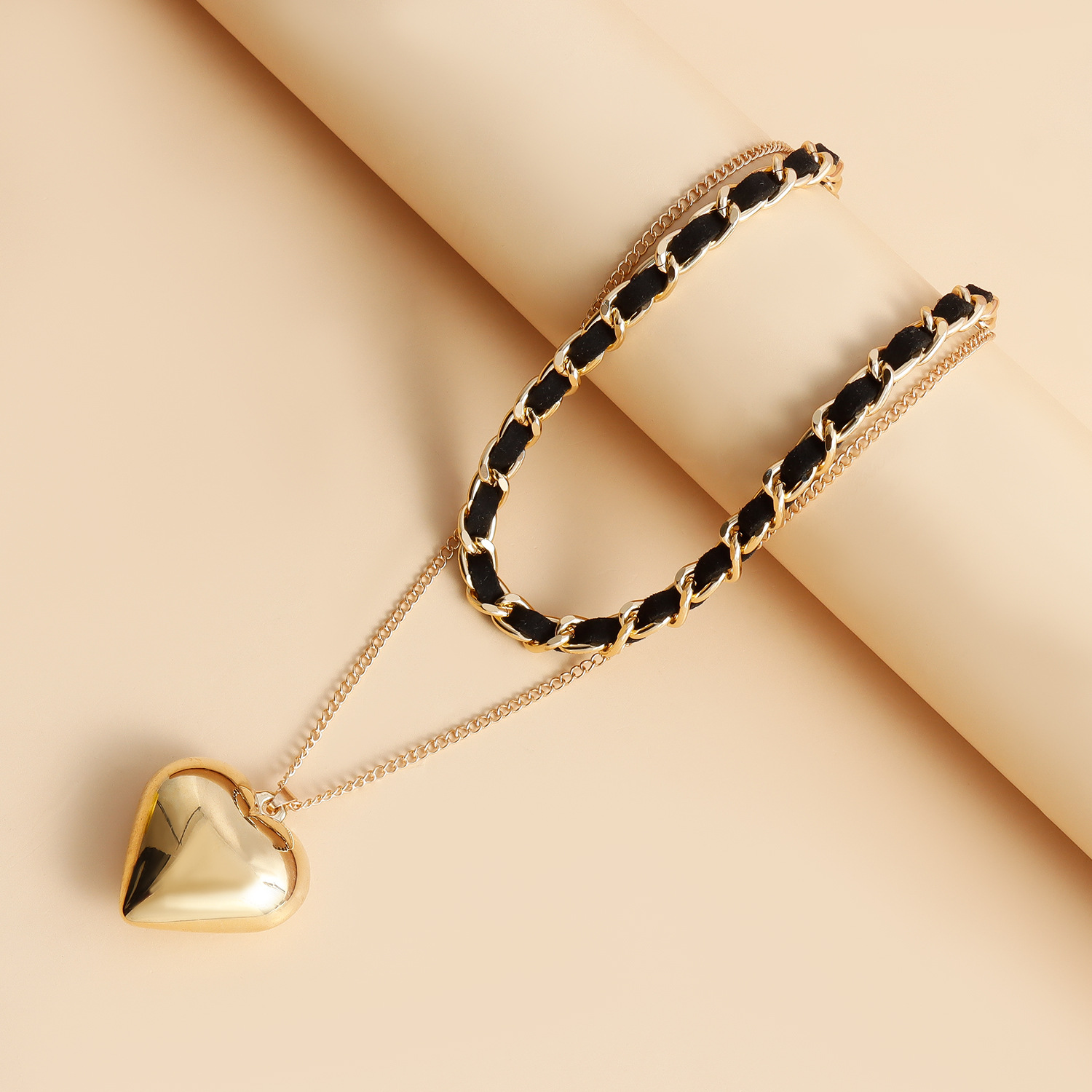 Stylish Velour Chain Necklace Featuring Bold 3D Heart Pendants for Versatile Wear Gold Plated Stainless Steel Chain Pendant Jewelry Vintage Party Gift