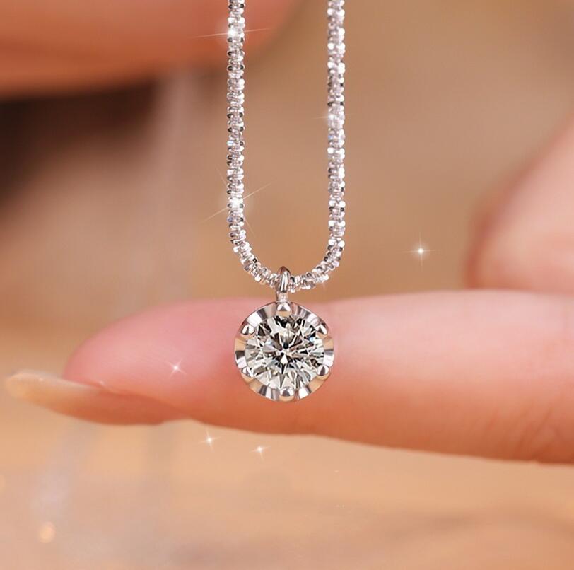 2024 Ins Sparkling Glittering Crown Pendant Solitaire Simple Fine Jewelry Real 100% 925 Sterling Sillver Moissanite Diamond Party Women Wedding Beach 