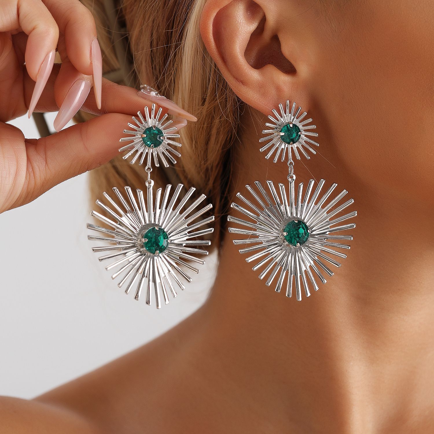 Green Emerald Sunflower Vintage Dangle Earrings For Women Gold Plated Silver Color Stainless Steel Heart Drop Earring Jewelry Luxury Exaggerated Party