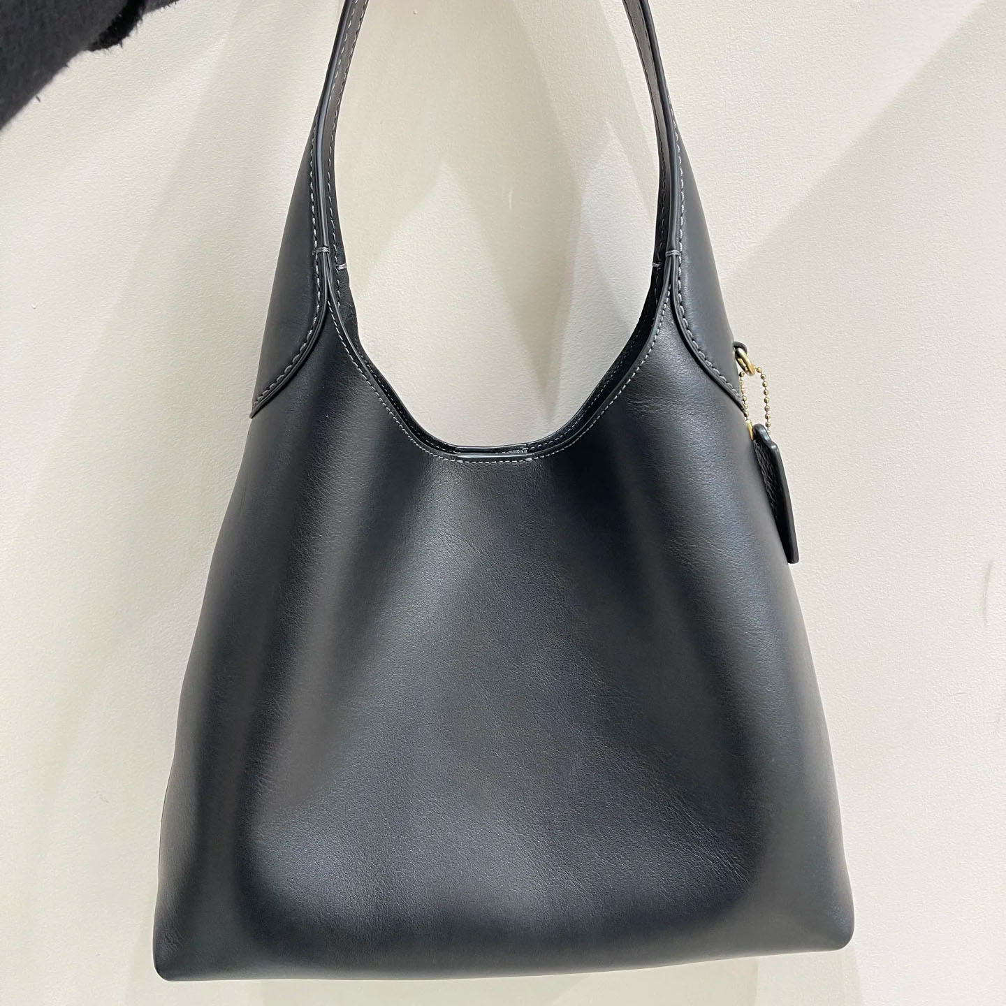 high-quality small Brooklyn 28 shoulder designer bag womens armpit bags casual shopping hobo wallet clutch fashionable pochette large-capacity handbag CU068 black