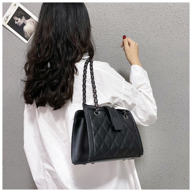 2025 Spring and Autumn Season Large Capacity Women's Crossbody New Trend Popular This Year's Versatile gge Chain Shoulder Bag
