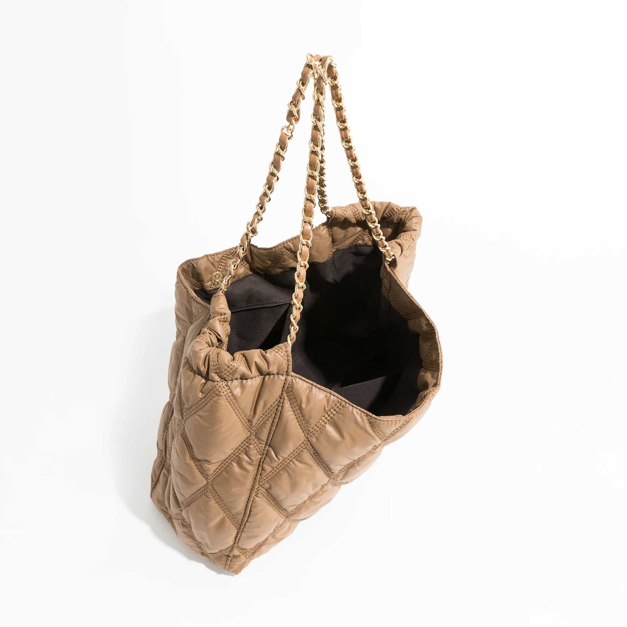 Casual Lingge Quilted Ladies Shoulder Bags Designer Chains Padded Lady Handbags Nylon Large Capacity Tote Bag Big Puffy 2024 240909