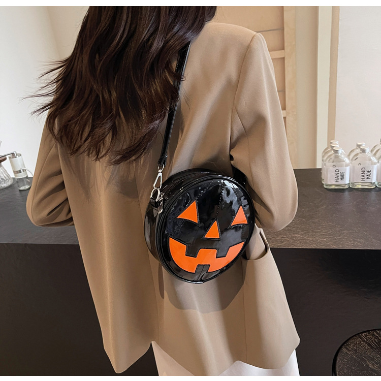Cross-border Europe and the United States 2024 new fashion Halloween funny personality decoration candy gift shoulder bag dh5727163