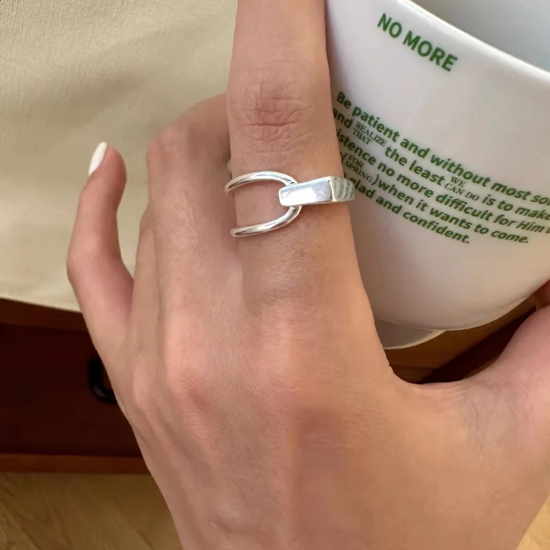 Ventilate 925 sterling silver ring womens jewelry geometric hollow simple gift delivery with stacking 240909