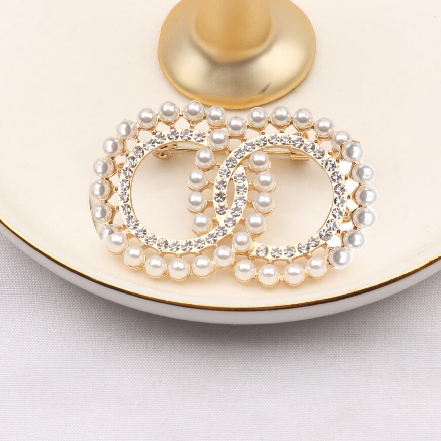 Classic Brooch Womens Designer Brooches Suit Pin Fashion Jewelry Clothing Decoration Crystal Letter Pins Fashion Accessories Gifts
