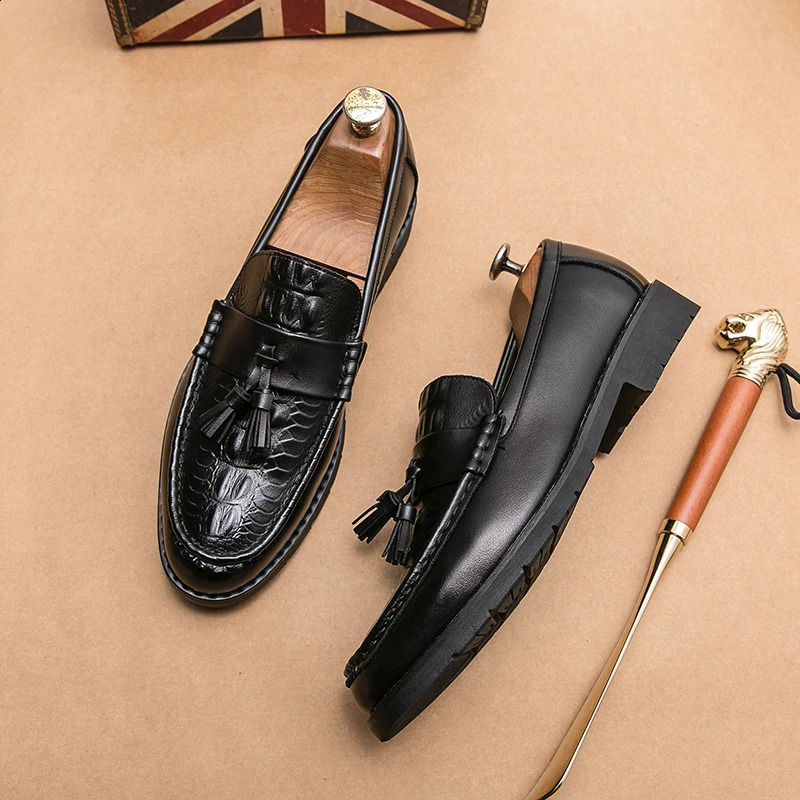 2024 Casual Breathable Leather Loafers Business Office Shoes For Men Driving Moccasins Comfortable Slip On Tassel Shoe 240906