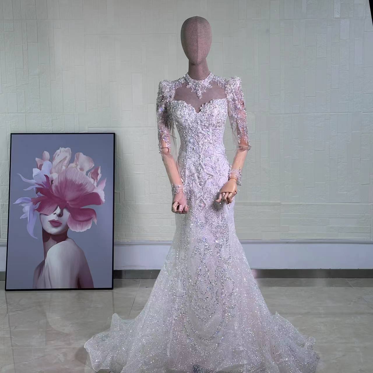 Elegant 2024 Mermaid Wedding Dress with Detachable Long Sleeves and Trail for Bride