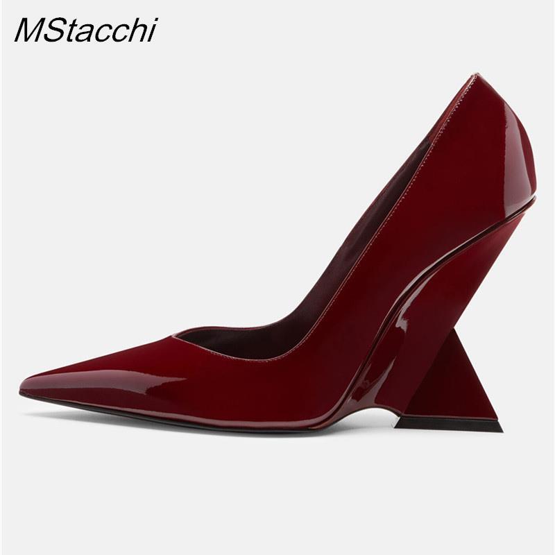 Runway Women Heels Pumps 2024 Designer Patent Leather Pointed Toe Sgback Shallow Brand Strange Heel Woman Shoes