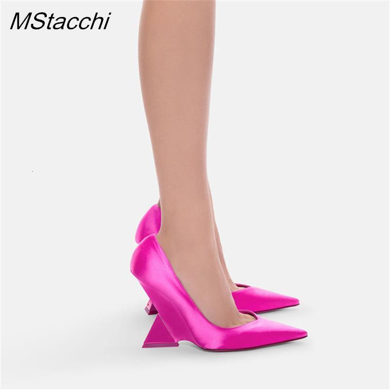 Runway Women Heels Pumps 2024 Designer Patent Leather Pointed Toe Sgback Shallow Brand Strange Heel Woman Shoes