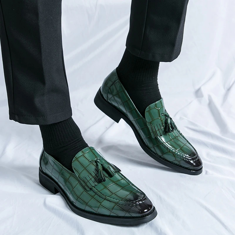 Classic Mens Casual Loafers Driving Moccasin Fashion Male Comfortable Slip-On Leather Men Green Tassel Dress Shoes 240904