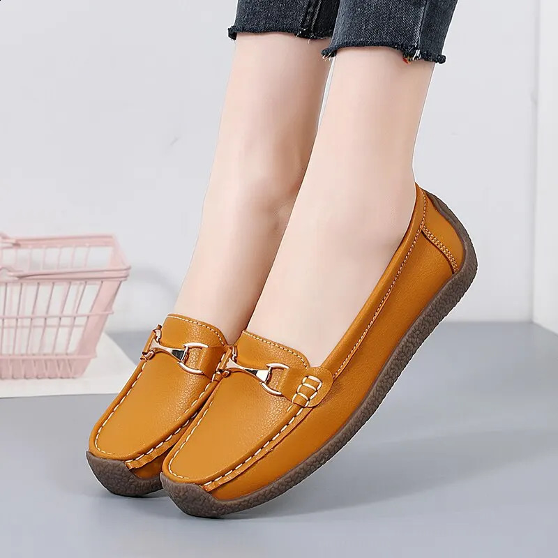 Spring/Autumn Apartment Genuine Leather Moccasins Womens Casual Skating Shoes Womens Boat Shoes Large Size 44 240919