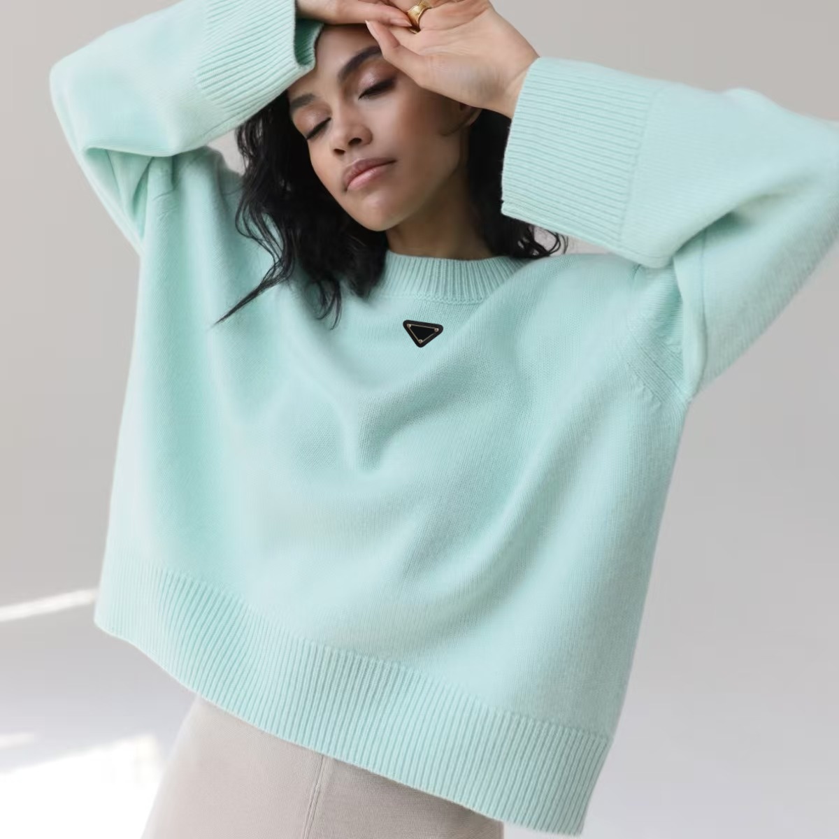 Designer women sweaters womens coat Autumn and winter women's knitted round neck loose solid color warm top sweater European size S M L