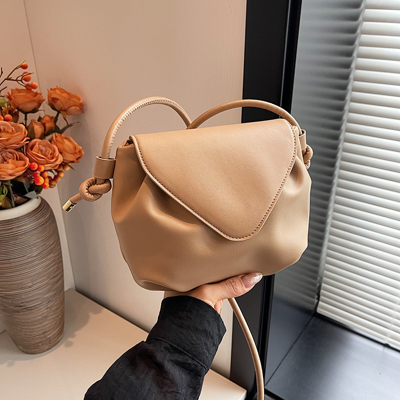 This year's popular summer niche design white for women 2024 new versatile crossbody cloud bag